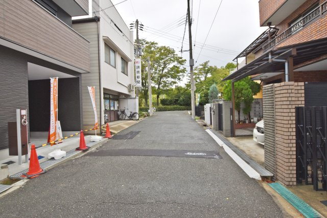 尼崎市神田中通9丁目新築一戸建て│3LDK+駐車1台可の前面道路含む現地写真|本分譲地、前面道路を西向きに向かって撮影した現地写真です。