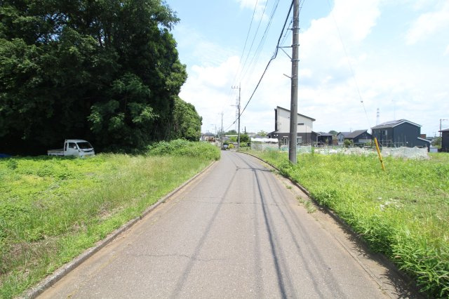 川越市小堤　建築条件なし売地　東武東上線『鶴ヶ島駅』徒歩22分　【名細小学区】の前面道路含む現地写真