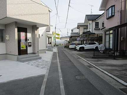 広島市安佐南区川内２丁目　新築一戸建て(全4棟)の前面道路含む現地写真