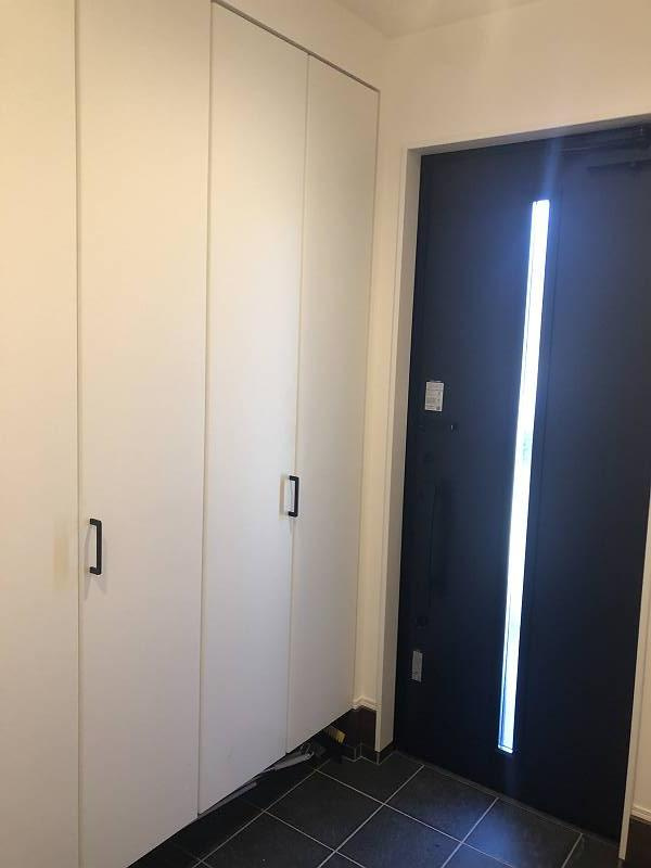 南国市元町1丁目　中古戸建ての玄関