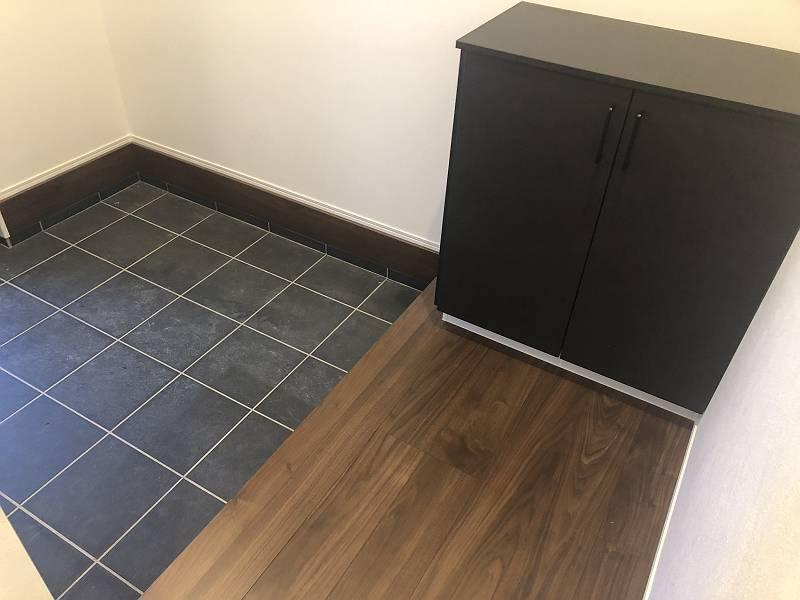 南国市元町1丁目　中古戸建ての玄関