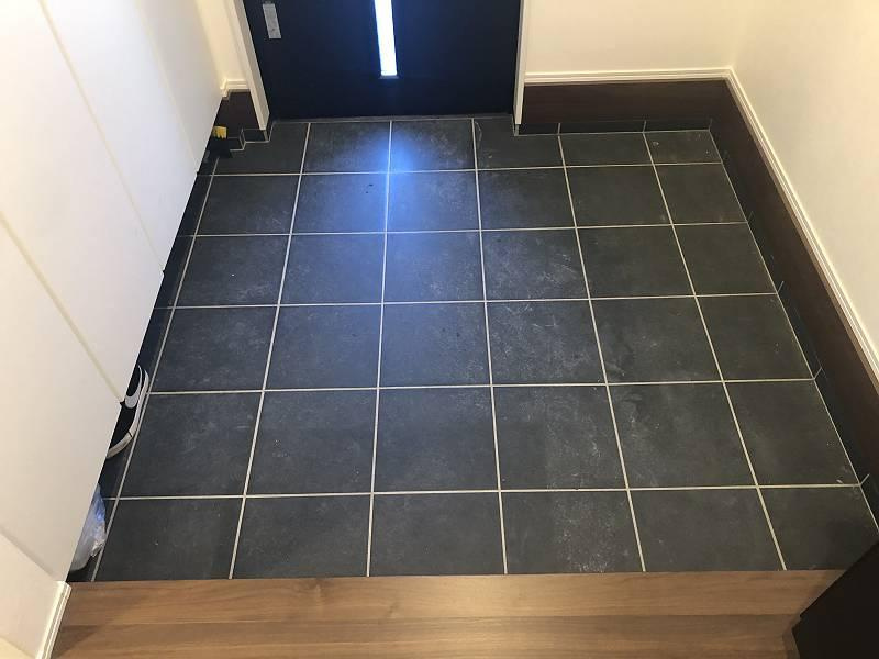 南国市元町1丁目　中古戸建ての玄関