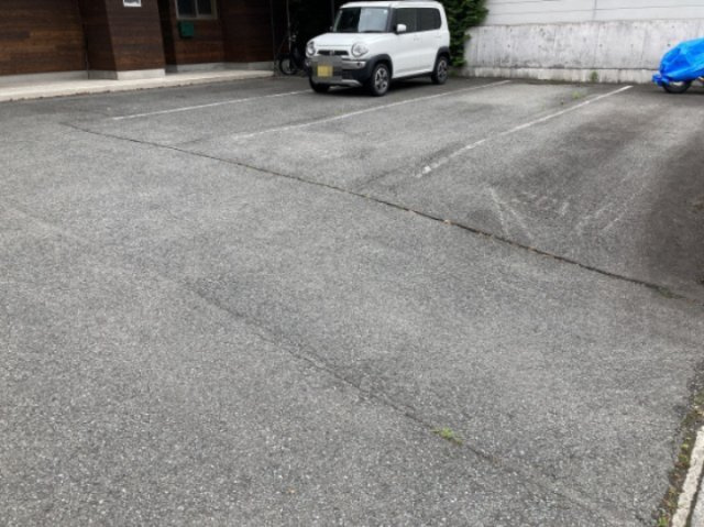ウッドベルの駐車場