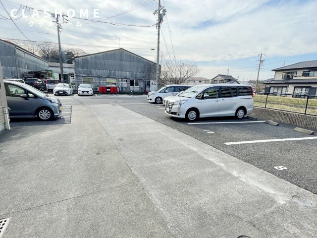 グランシャリオ　　刈谷市近郊の賃貸はクラスホーム刈谷店の駐車場