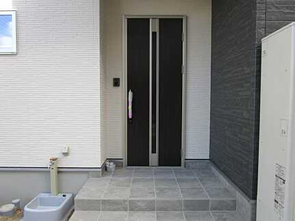 広島市安佐南区川内２丁目　新築一戸建て(全4棟)の玄関