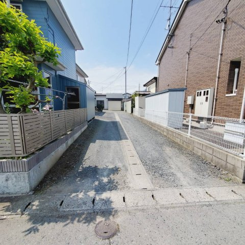 八戸市下長７丁目の前面道路含む現地写真