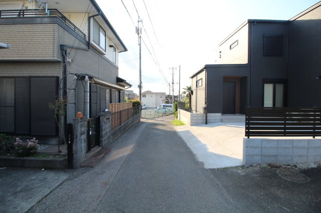 日高市高萩　建築条件なし売地　JR川越線『武蔵高萩駅』徒歩8分　【高萩小学区】の前面道路含む現地写真