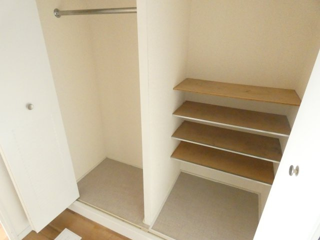 【収納】 | 玄関横の収納になります。