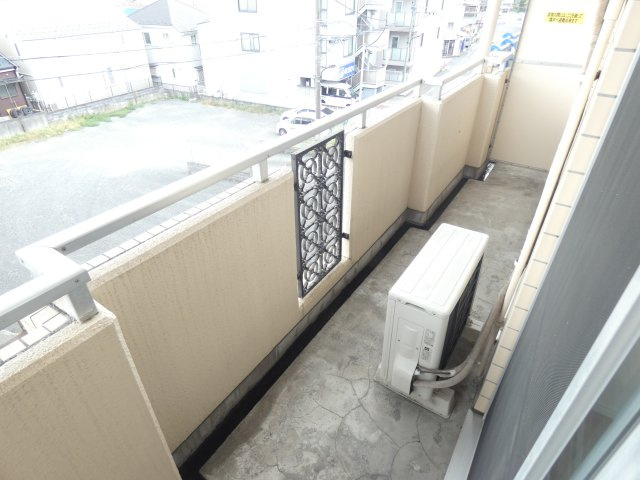 【バルコニー】 | 南東向きで日当たりもバッチリ。