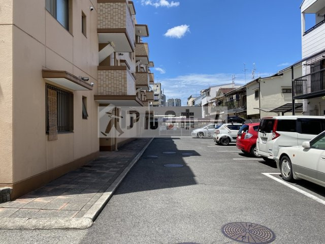 桐明ハイツの駐車場