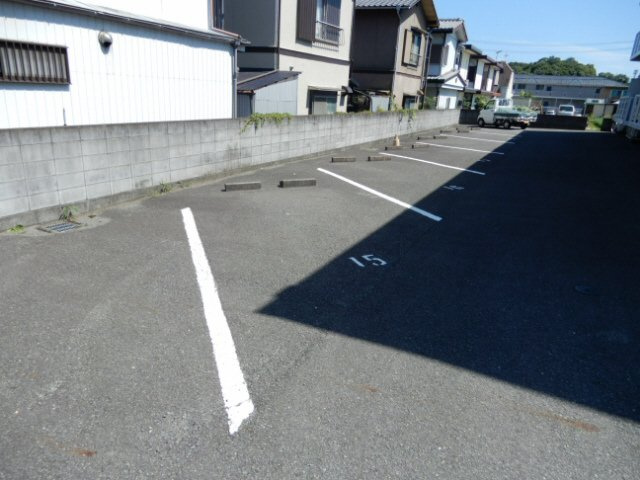 クリエイト太子の駐車場