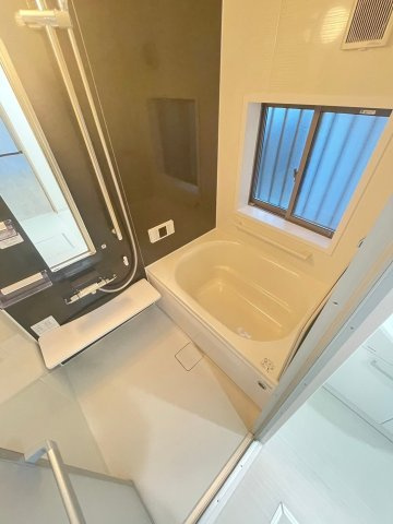 春日3丁目テラスハウスの浴室