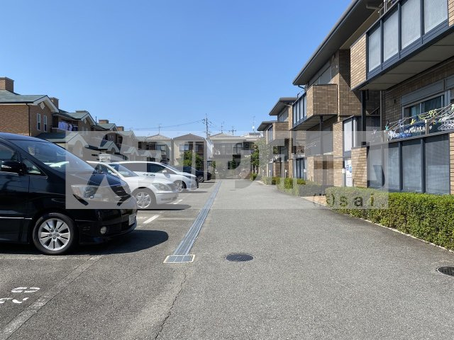 アッサンブレの駐車場