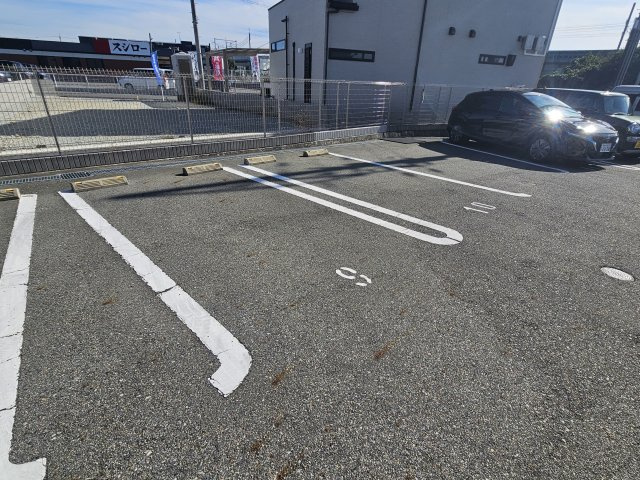 シャーメゾン　ウエストブランの駐車場
