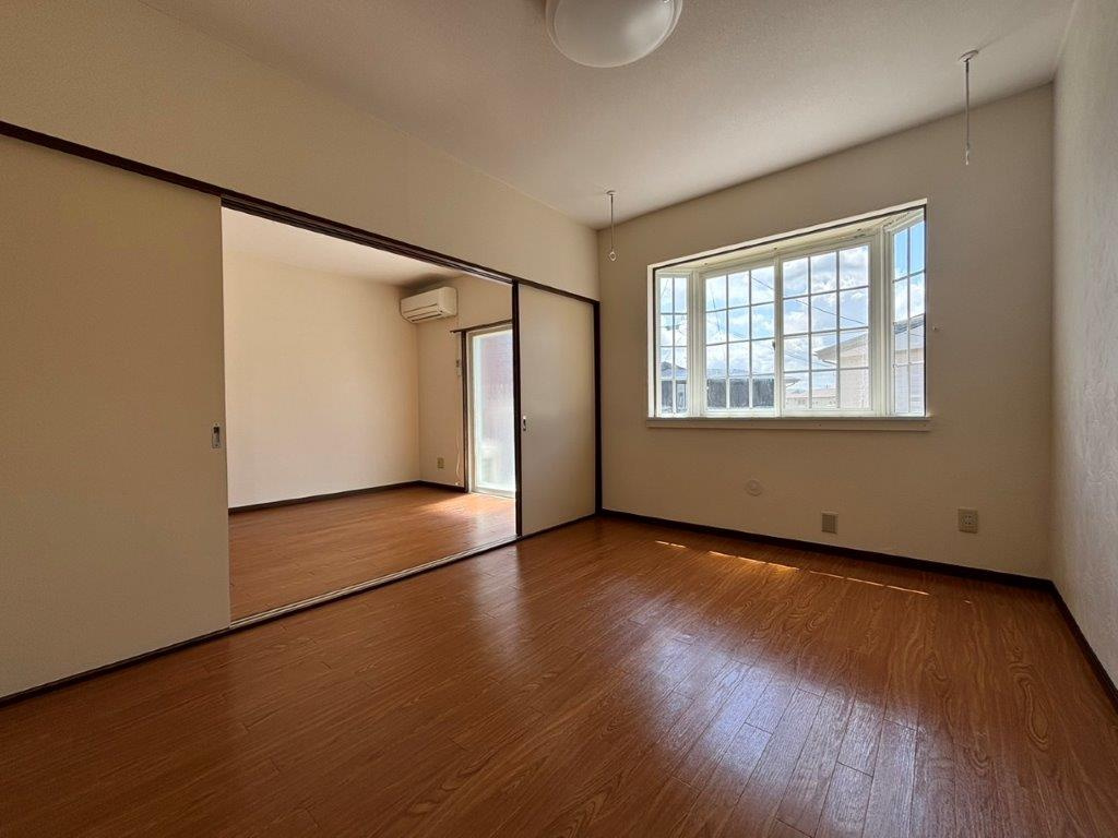 センチュリーハウス津志田Bの洋室