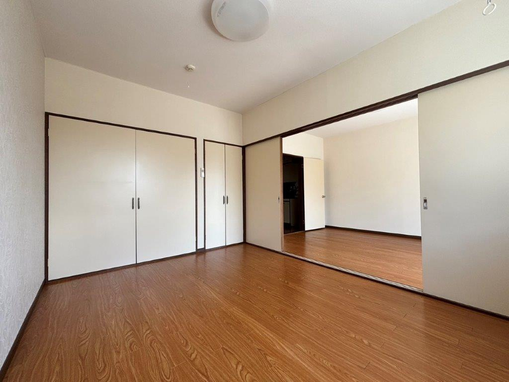 センチュリーハウス津志田Bの洋室