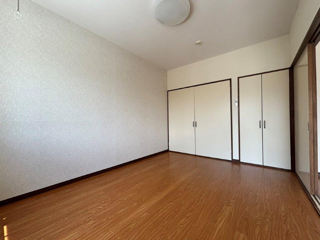 センチュリーハウス津志田Bの洋室