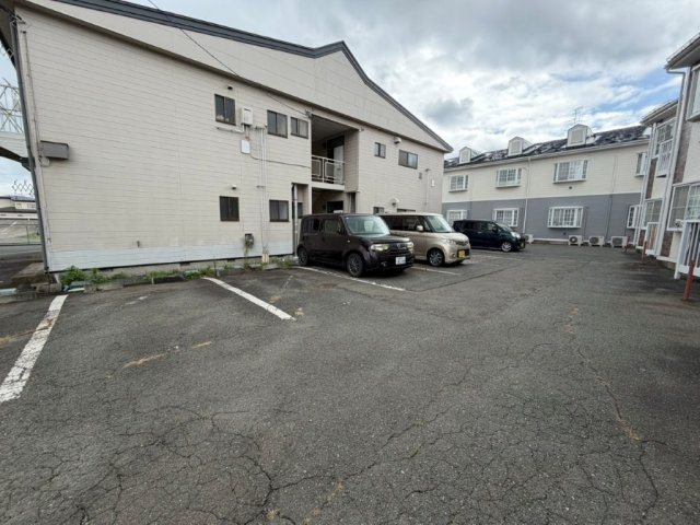 センチュリーハウス津志田Bの駐車場