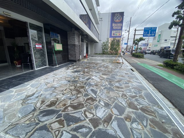 パラゴン勝山通りの駐車場