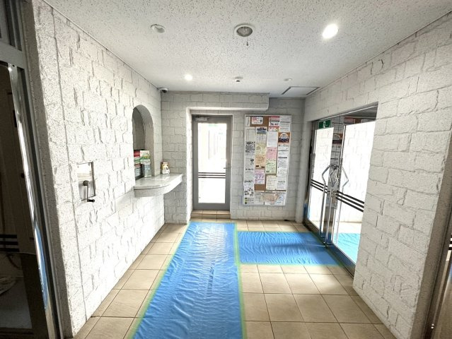 ラル・シティ白鳥壱番館のエントランス