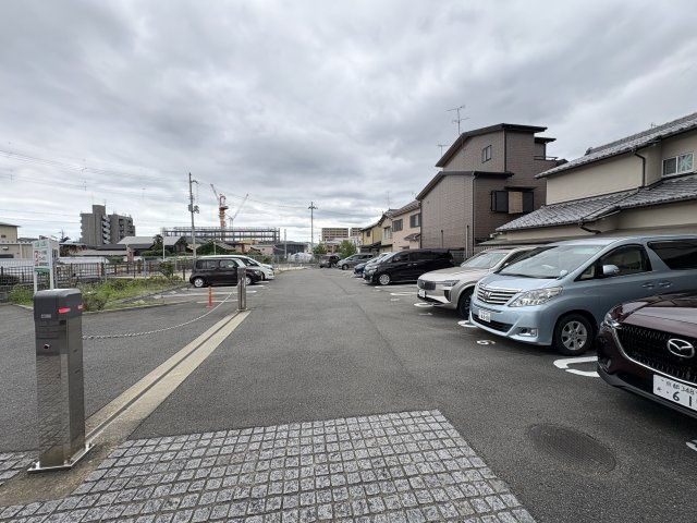 グラン・フィオーレ向日町の駐車場