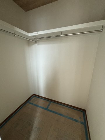 feel wellの収納|ウォークインクローゼット
※工事中の写真です。