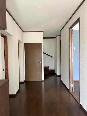 藤岡市立石新田　中古1298の内装|•	リフォーム済で、すぐに快適な暮らしが始まる
•	細部まで丁寧な仕上がり、安心の室内空間
•	家族の未来を描ける、温もりある住まい
