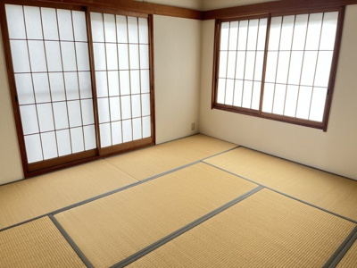 【和室】 | 藤岡市立石新田　中古1298 | 安らぎの空間「和室」。和みの部屋である和室。 ごろんと寝転がったり、お子様を寝かしつけたり、ご主人様の趣味の場所,,,etc 様々な用途にご利用いただける、有ると便利な一部屋です(^▽^)/