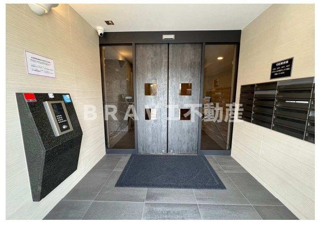 ベルアンジュ奈良　BRAVI不動産のエントランス