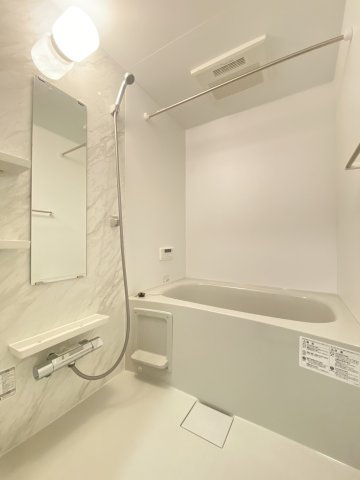 MEZY本町の浴室