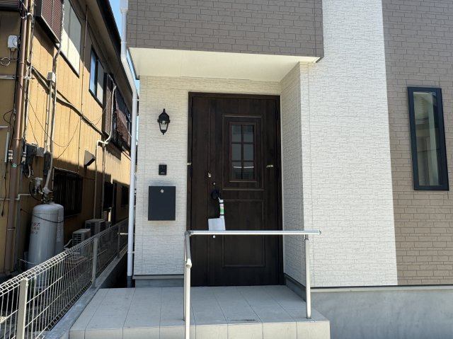 八潮市中央２丁目新築戸建【八幡小学校：９分】のエントランス|エントランス・玄関ポーチ