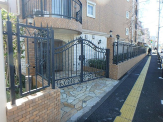 【外観】 | コフレ板橋本町 | 敷地が広くお引越しもしやすい場所です。