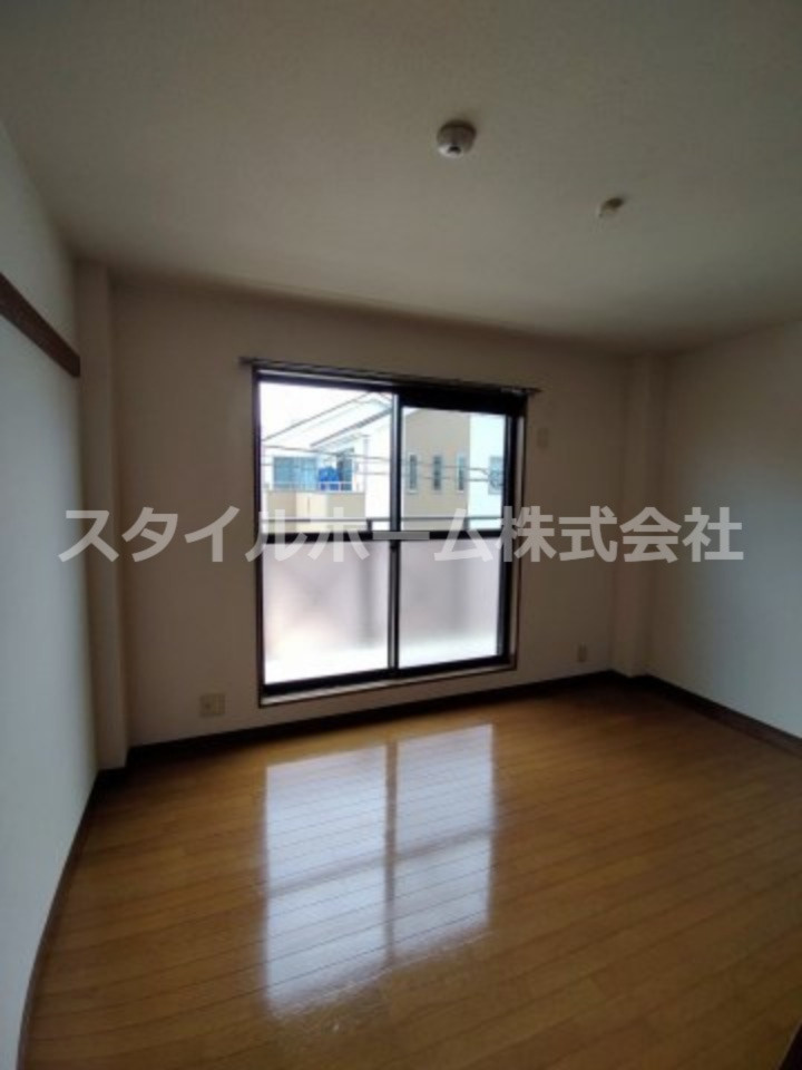 ハートブランシェ　Aの居間・リビング|別部屋写真です。