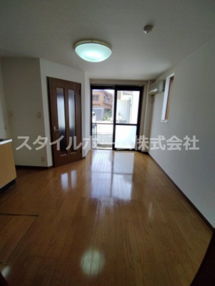 ハートブランシェ　Aの居間・リビング|別部屋写真です。