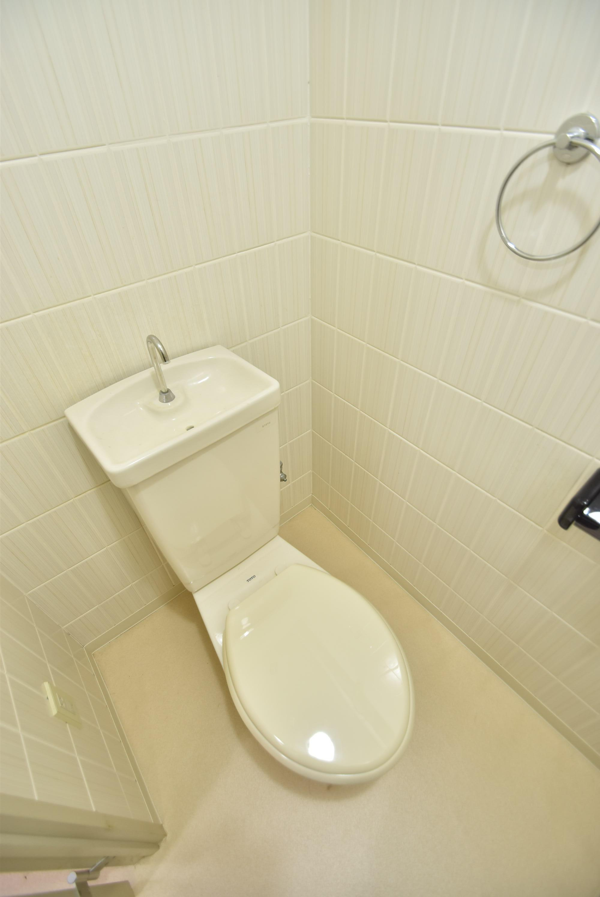 大阪市城東区野江２丁目の賃貸マンションのトイレ