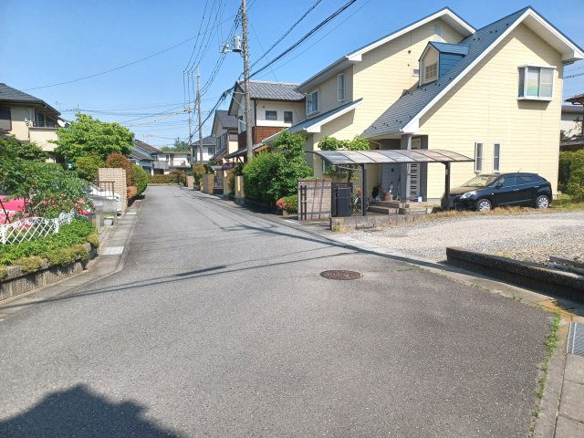 東松山市旗立台 土地90坪のその他|前面道路：北側幅員約6m公道に約8m接す