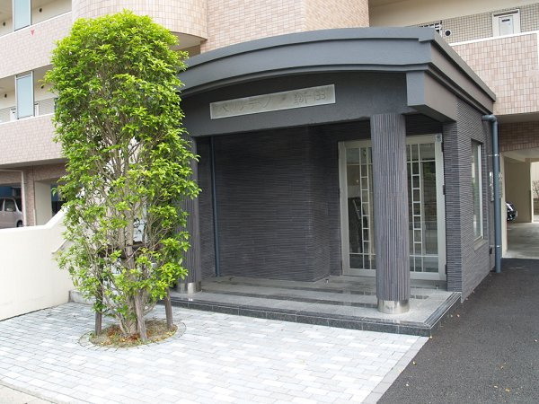 【エントランス】パルテノン新田