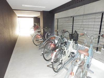 プレサンス京都四条大宮の駐車場|屋内自転車置場