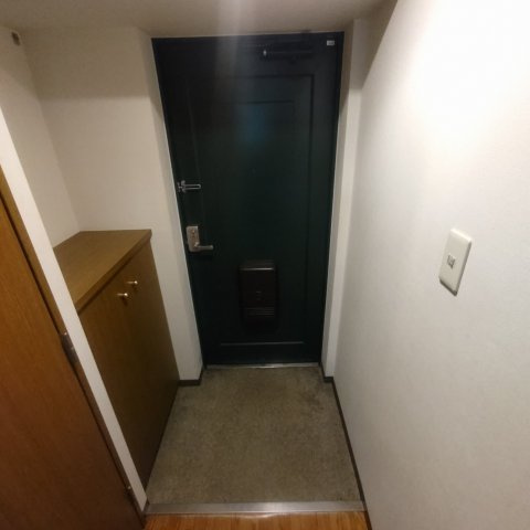 ティアラ高砂ハイツの玄関
