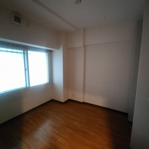 ティアラ高砂ハイツの洋室
