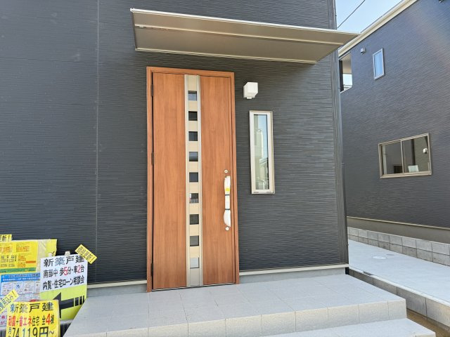 柏市南増尾7丁目新築戸建のエントランス|エントランス・玄関ポーチ