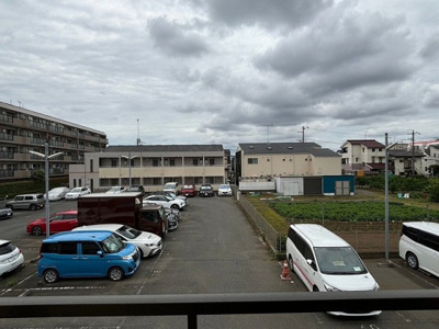 【展望】 | アヴェニール上北沢 | 建物南面は駐車場となっており、充分な採光が見込めます。