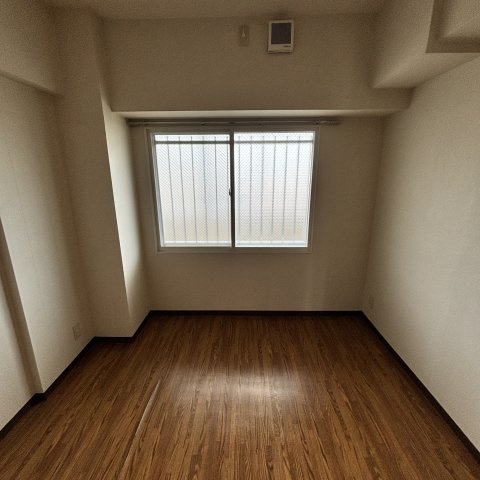 ティアラ高砂ハイツの洋室