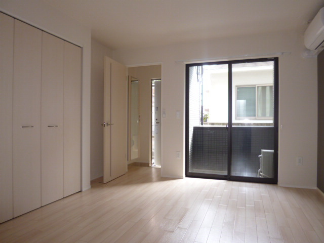 コン・テネレッツァの寝室|洋室