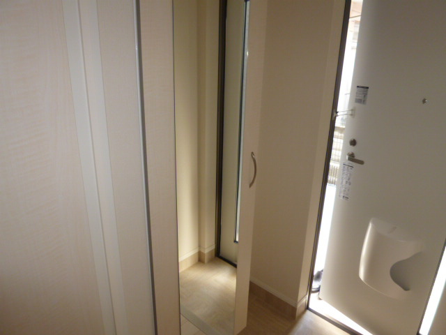 コン・テネレッツァの玄関