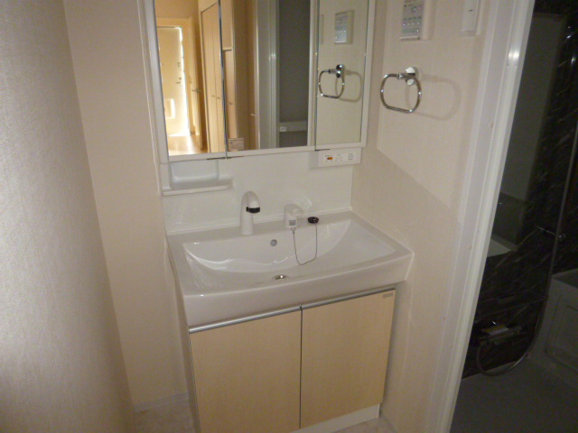 コン・テネレッツァの独立洗面台|洗髪洗面化粧台