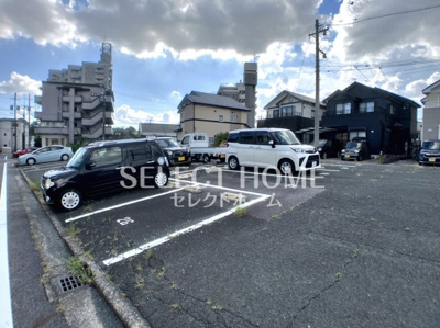 【駐車場】 | イーストガーデンバラ館 | 車をお持ちの方に嬉しい駐車場付きの物件です