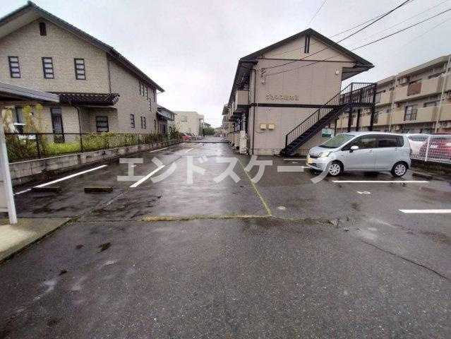 ジュネス山本　Ⅱの駐車場|高崎、前橋エリアのお部屋探しはエンドスケープまで！お客様の理想お聞かせ下さい♪