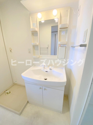 【独立洗面台】 | クロツヴィア桜塚 | ※同タイプの写真となり、実際のお部屋とは異なる場合があります