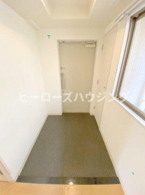 【玄関】 | クロツヴィア桜塚 | ※同タイプの写真となり、実際のお部屋とは異なる場合があります